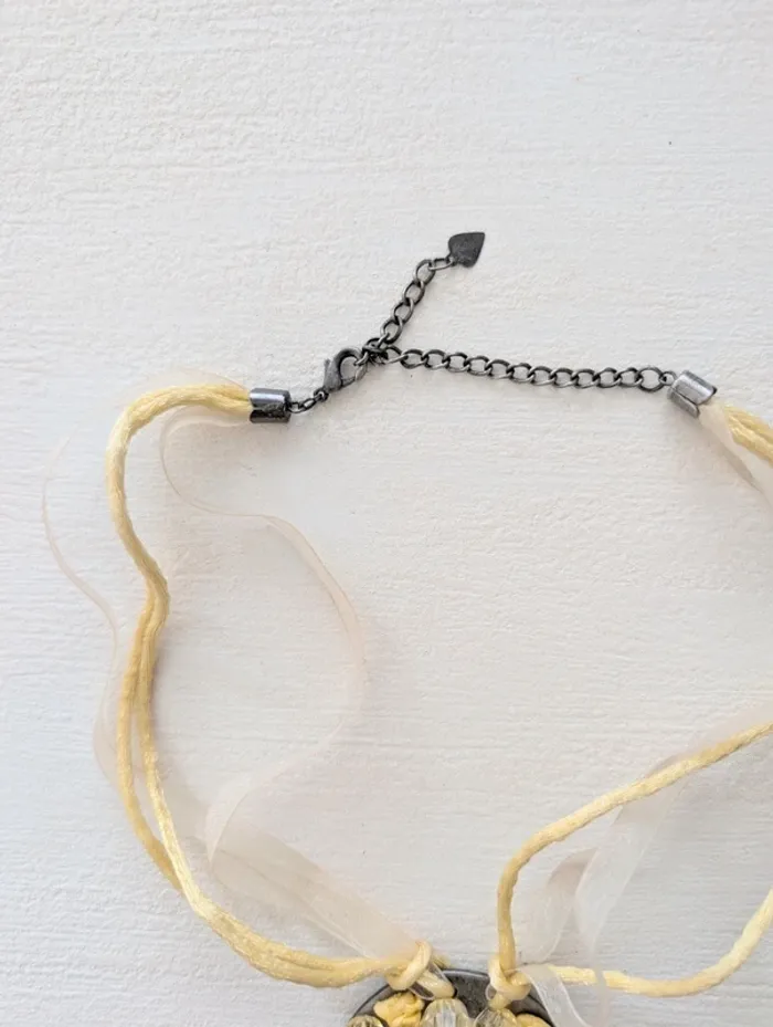Collier jaune - photo numéro 7