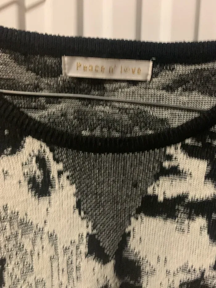 pull noir et blanc - photo numéro 3