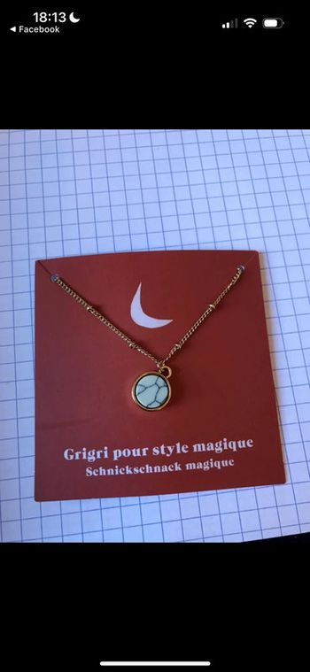 Collier doré avec pierre neuf