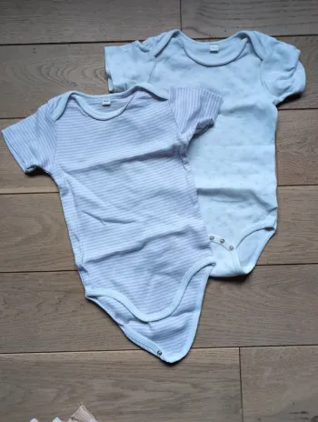 Lot de deux bodies manches courtes violet et blanc