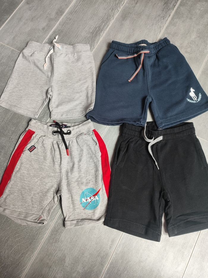 Lot 4 shorts en 4 ans