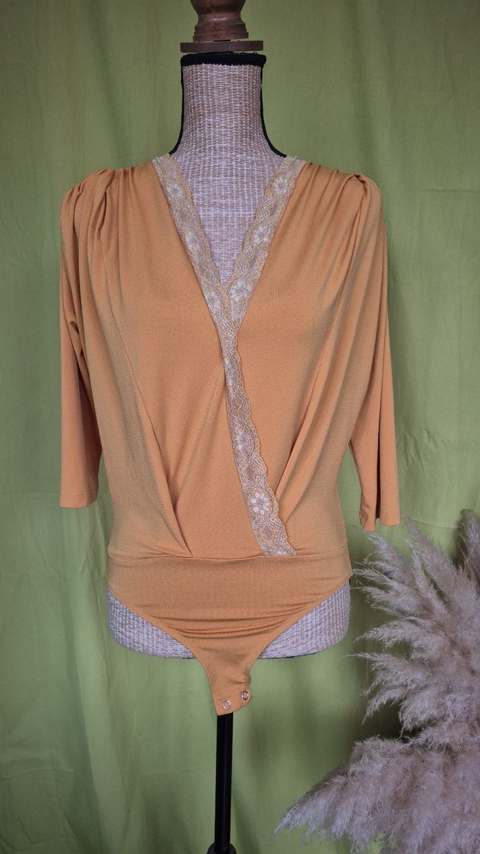 Body Cache-Cœur Jaune Moutarde Dentelle