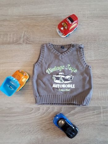 Pull sans manches brun 3 mois