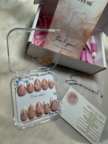 Press on nails