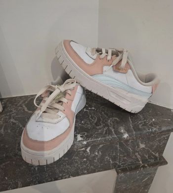 Puma colorées taille 37.5 avec semelle haute compensée