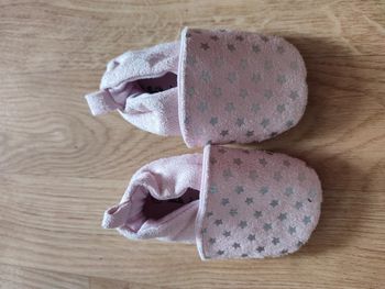 Chaussons rose poudré étoiles