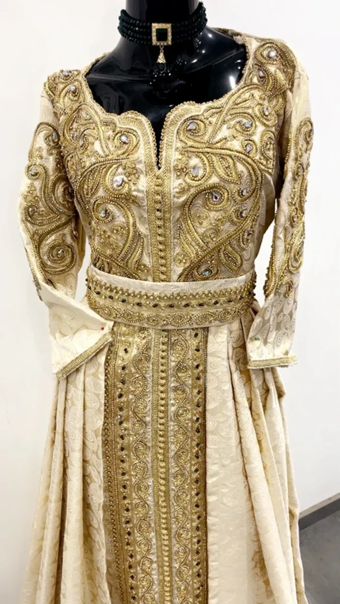 Magnifique caftan en liquidation. Profitez-en ! - photo numéro 12