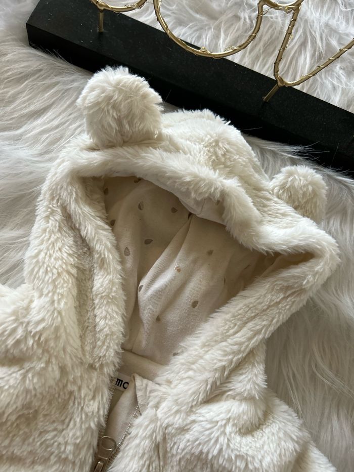 Très belle veste capuche 🥰 douce taille 24 mois de chez gemo - photo numéro 2