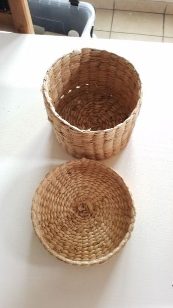 Panière Ronde avec couvercle  très bon état