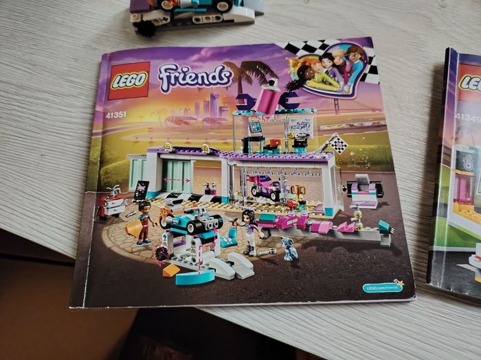 Gros Lot lego friends thème karting - photo numéro 2