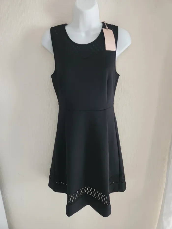 Robe noire Les Petites Bombes S neuve détail ajourés