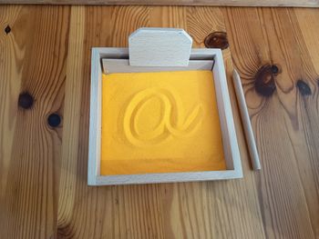 Plateau de traçage de sable Montessori en bois - NEUF