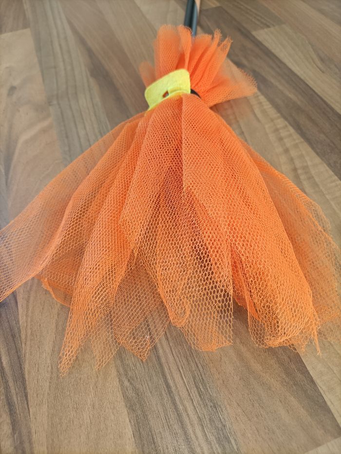 Déguisement balais de sorcière - photo numéro 3