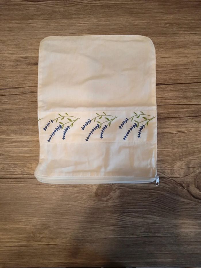 Pochette avec fermeture éclair hauteur 27 cm - largeur 21 cm