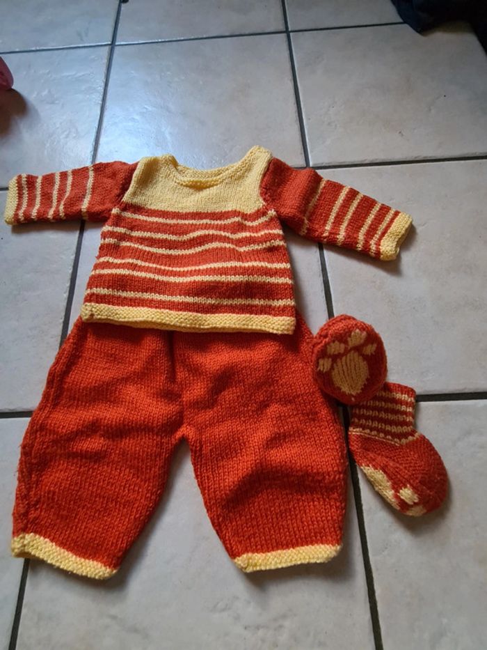 Ensemble layette mixte tricoté avec effet pattes d ours