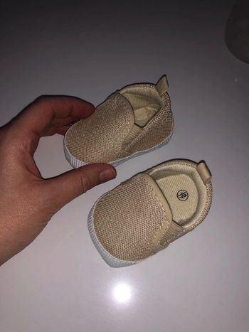 Chaussons beige bébé neuf