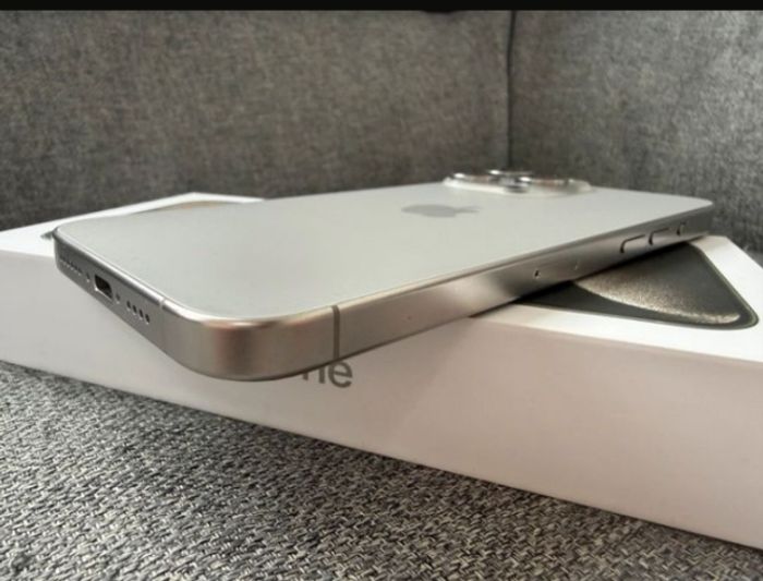 I P h o n e 15 pro max - photo numéro 4