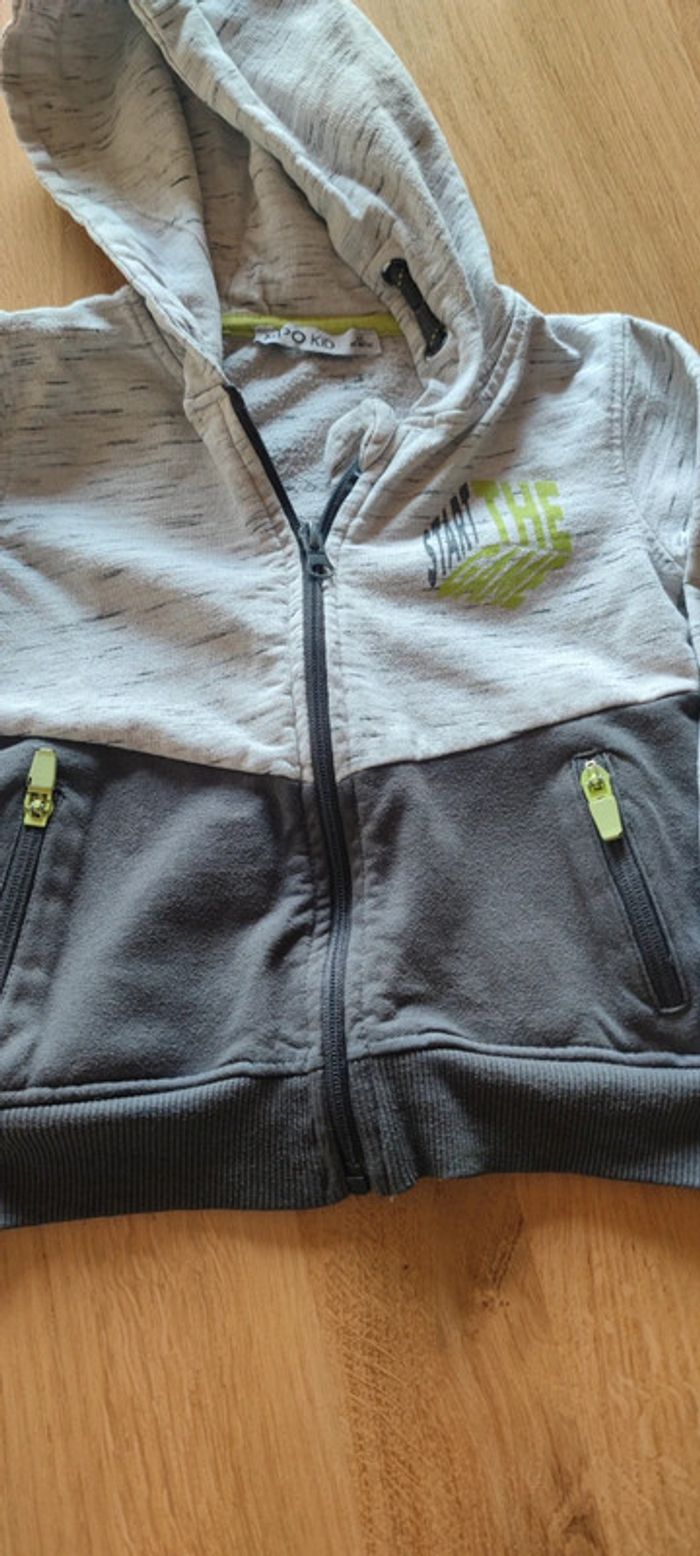 Lot 2 vestes zippées 4 ans - photo numéro 4