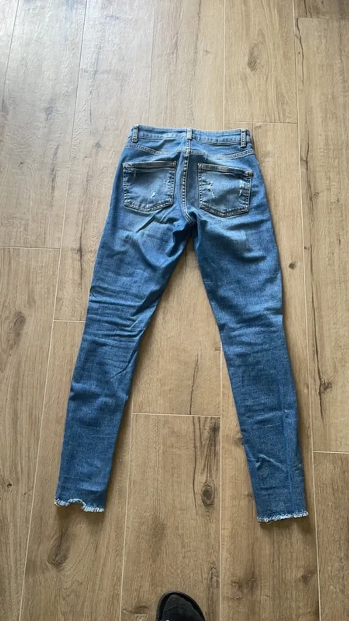 Jeans à trous - photo numéro 2