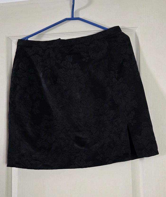 Jupe noire jacquard fleurie Jacqueline Riu – chic et élégante – excellent état - photo numéro 2