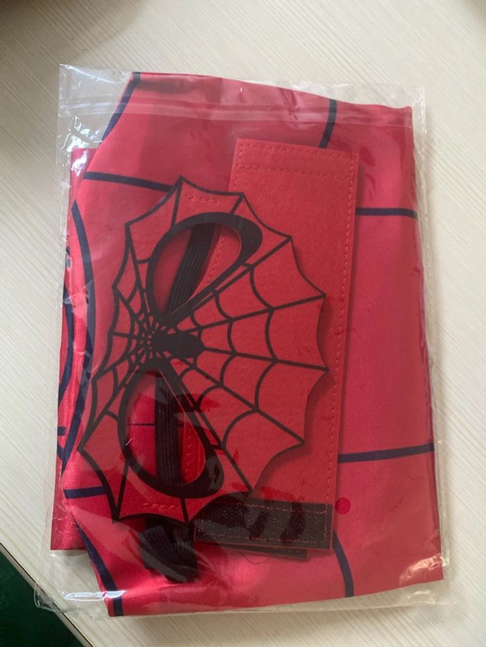 Cape enfant déguisement Spiderman avec accesoires - photo numéro 2