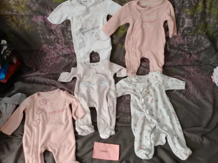 Lot fille 1 mois