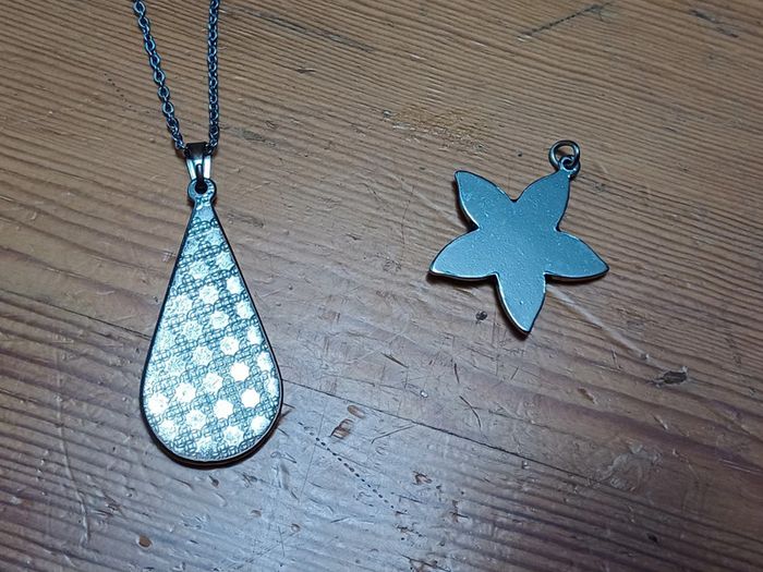 Chaîne et 2 pendentifs - photo numéro 3