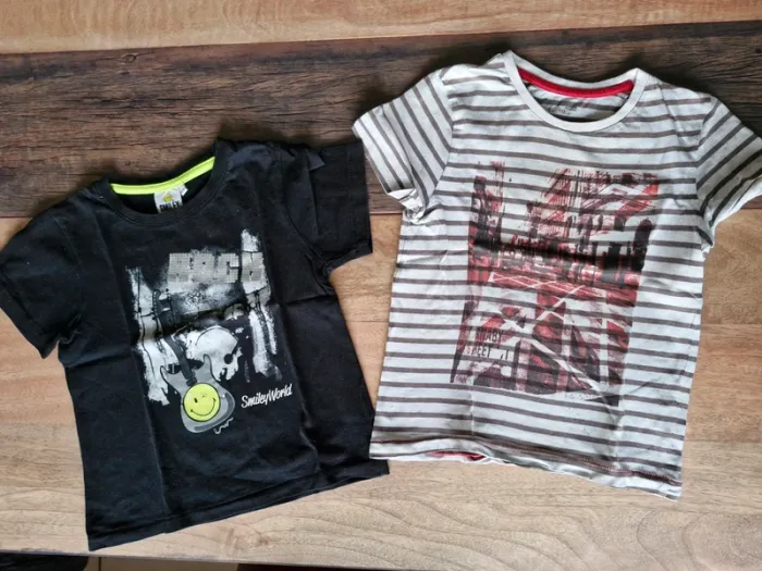 Lot 2 t shirts 6 ans