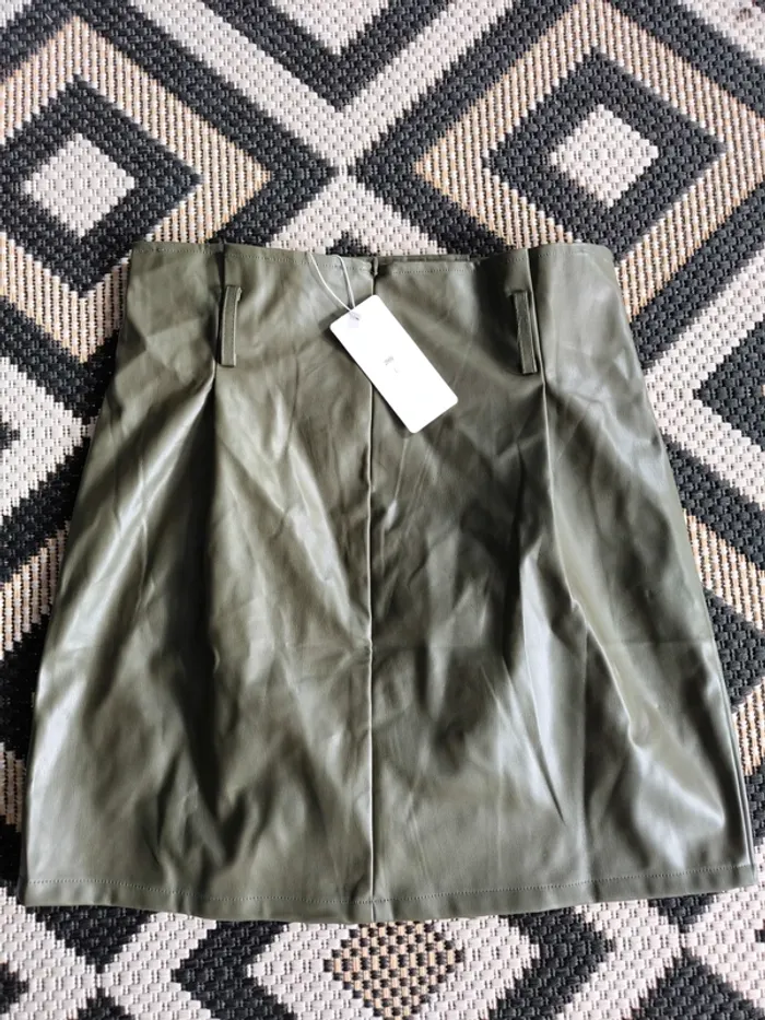 Jupe courte effet cuir Unika Paris – Taille L – Neuve avec étiquette - photo numéro 2