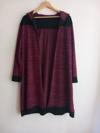 Long cardigan couleur burgundy et noir