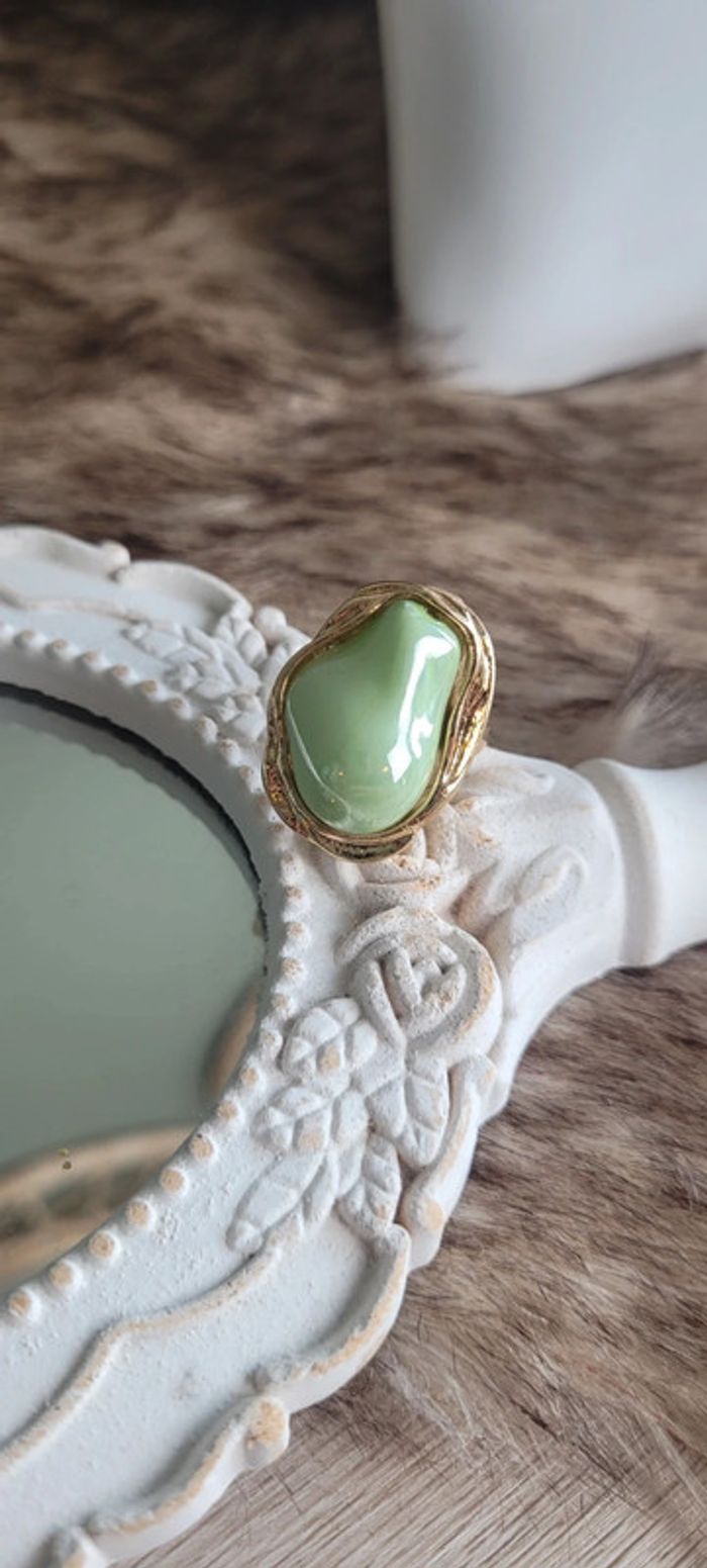 Jolie bague ajustables Parfait état verte et doré