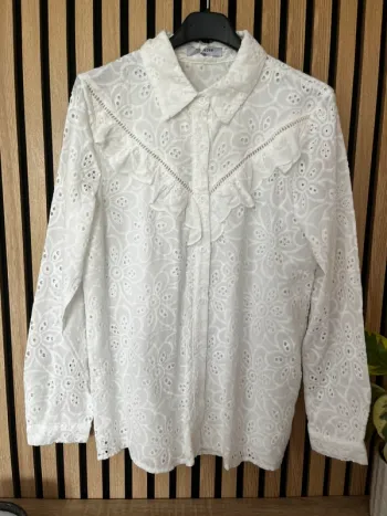 Chemise blanche, dentelle et broderie taille SM