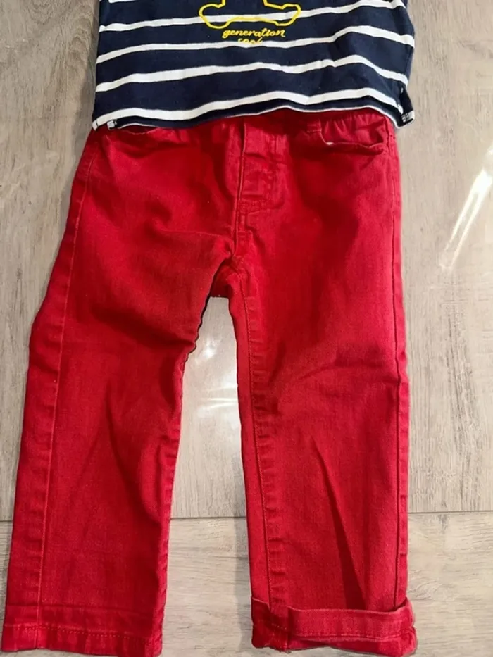 Ensemble jeans et t-shirt - photo numéro 2