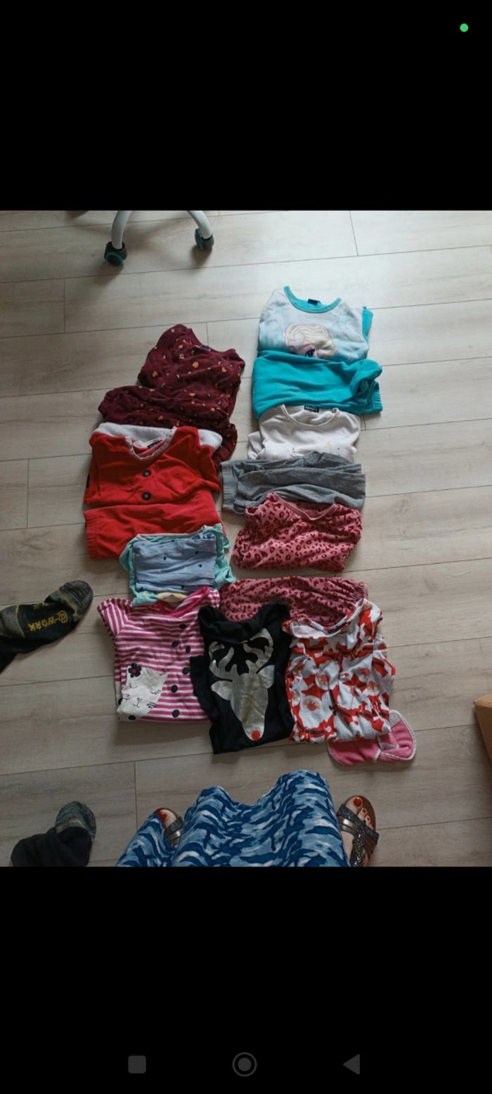 Gros lot de vêtements fille 8 ans - photo numéro 3