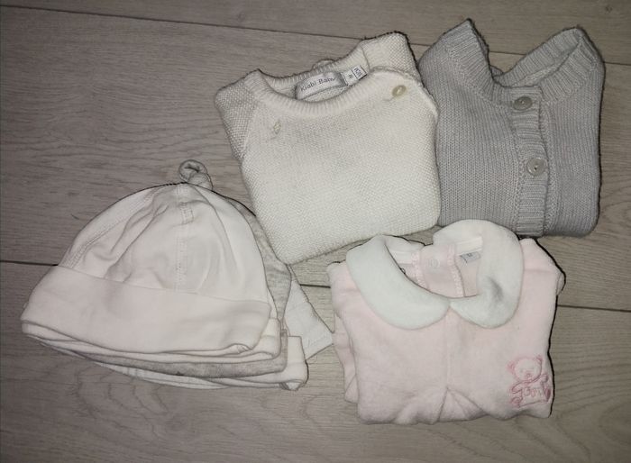 Lot gilets et bonnets