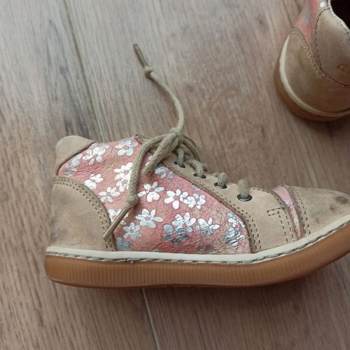 baskets beige et rose fleurs argentés lacets aster pointure 22 - photo numéro 5
