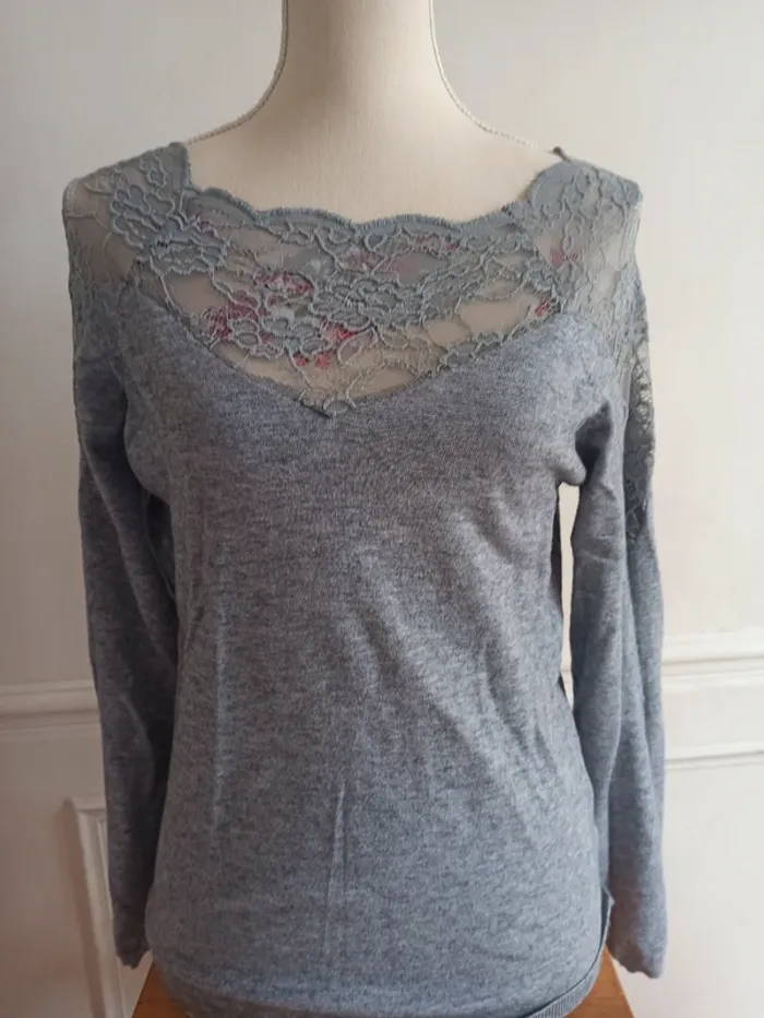 Sublime pull fin dentelle T M/L chez Sarah John