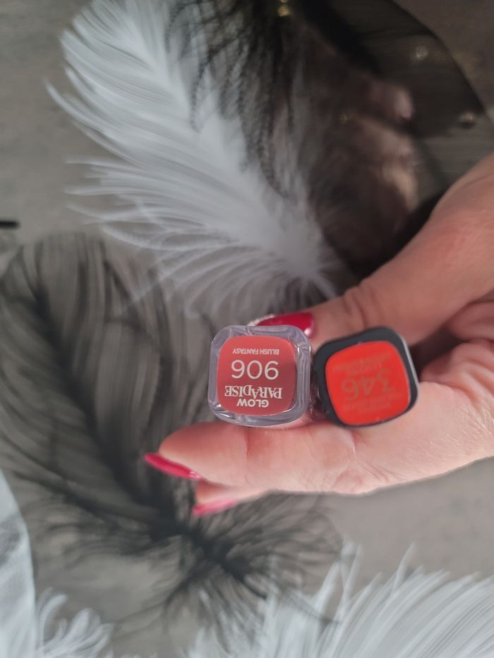 Lot Rouge a lèvres L'oreal neuf - photo numéro 1