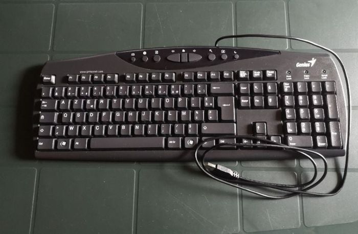 Clavier Genius. Très bon état.