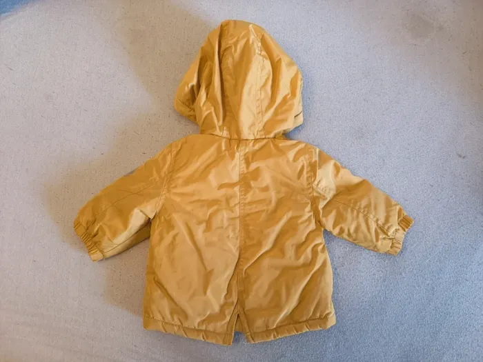 Manteau jaune à capuche - photo numéro 2