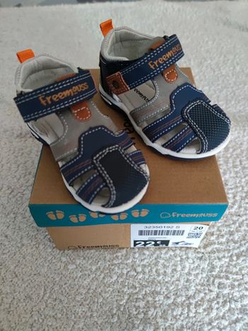 Sandales bleues scratch T.20