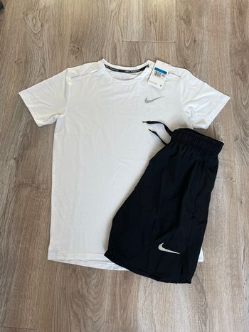 Ensemble Nike blanc et noir neuf haut + bas neuf taille M
