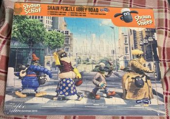 Puzzle en bois Shaun the Sheep en ville Small foot Neuf