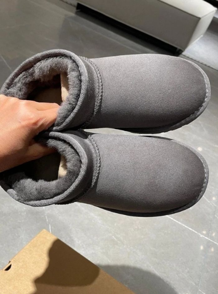 Bottes de neige UGG Super Mini, grises, pointure 40