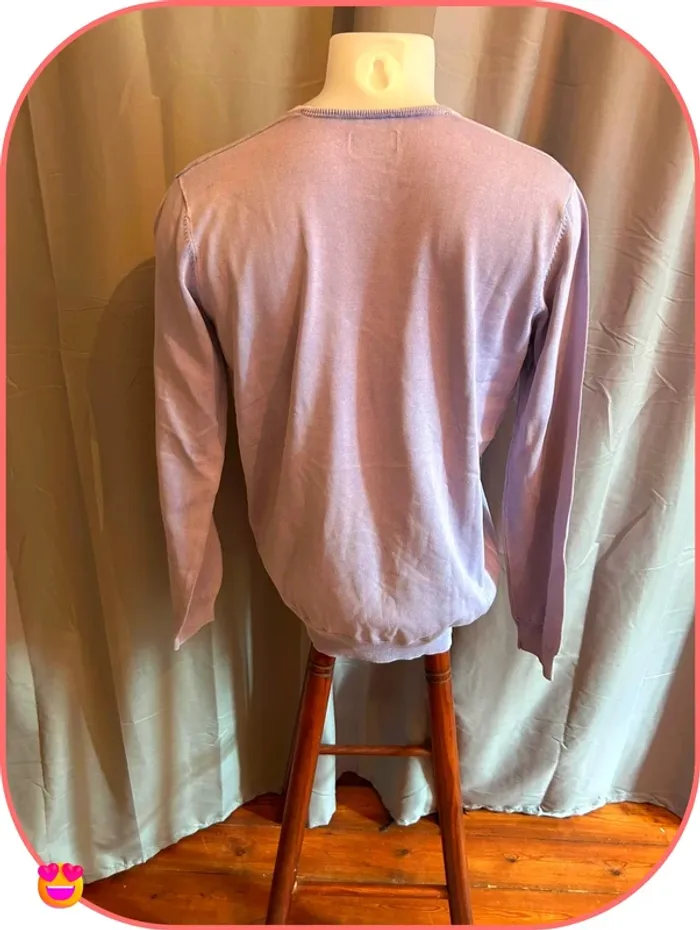 Titre de l'annonce : Pull fin Burton of London - Coton lilas - Col en V - Taille L - photo numéro 3