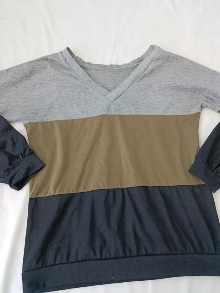 T-shirt col v manches 3/4 Rayé gris kaki et noir taille 38 - photo numéro 2