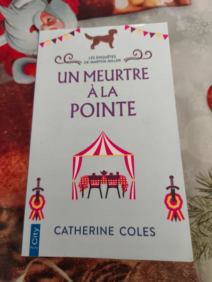 Livre Un meurtre à la pointe - Catherine Coles