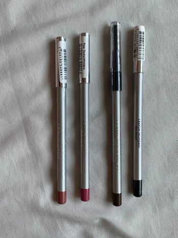 Lot de 4 crayons Parisax
