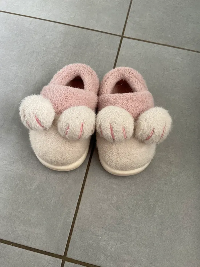 Chaussons pantoufles enfant fille taille 26-27 pattes chats