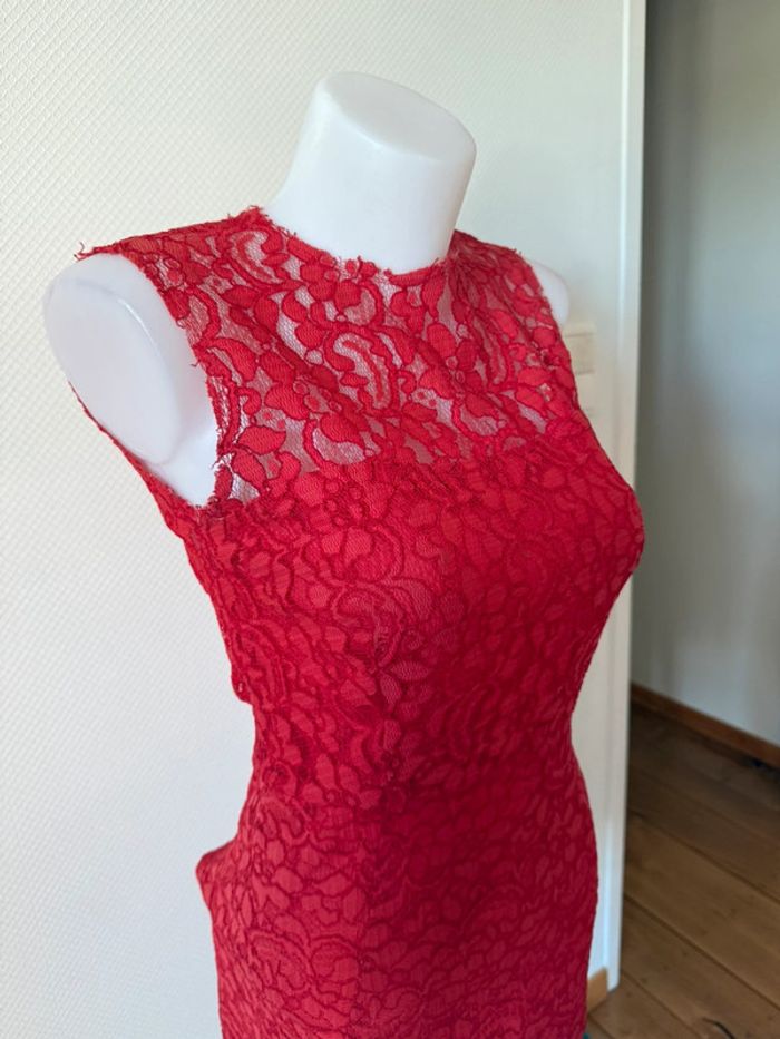 Robe rouge en dentelle en bon état taille 36 tara jarmon - photo numéro 2